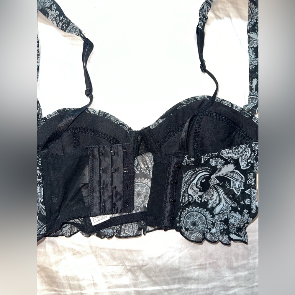 Forever 21 Black & White Bandana Print Bralette Size S - Picture 8 of 11